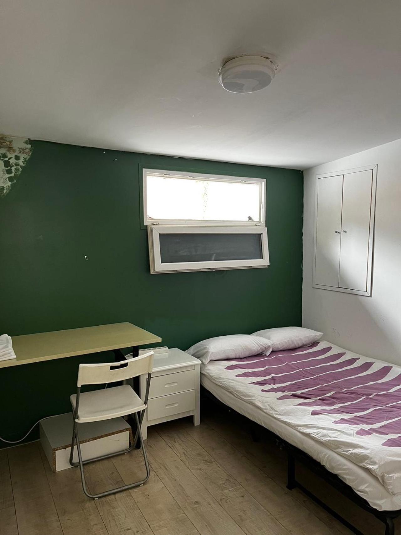 Habitación Individual con ducha y aseo compartidos